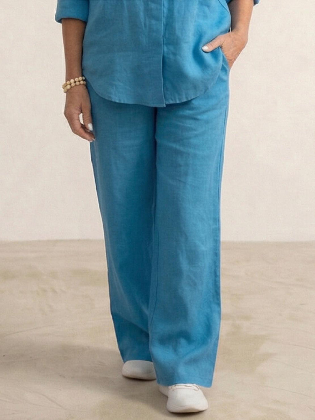 Completo camicia e pantaloni ampi da donna – Chic e fluido