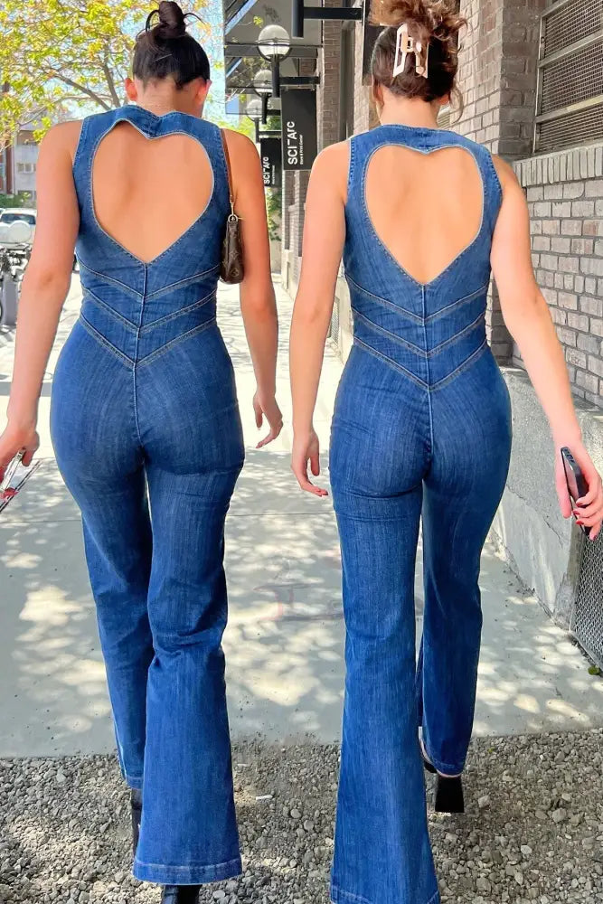 Tuta di jeans retrò aperta sul retro di tendenza da donna