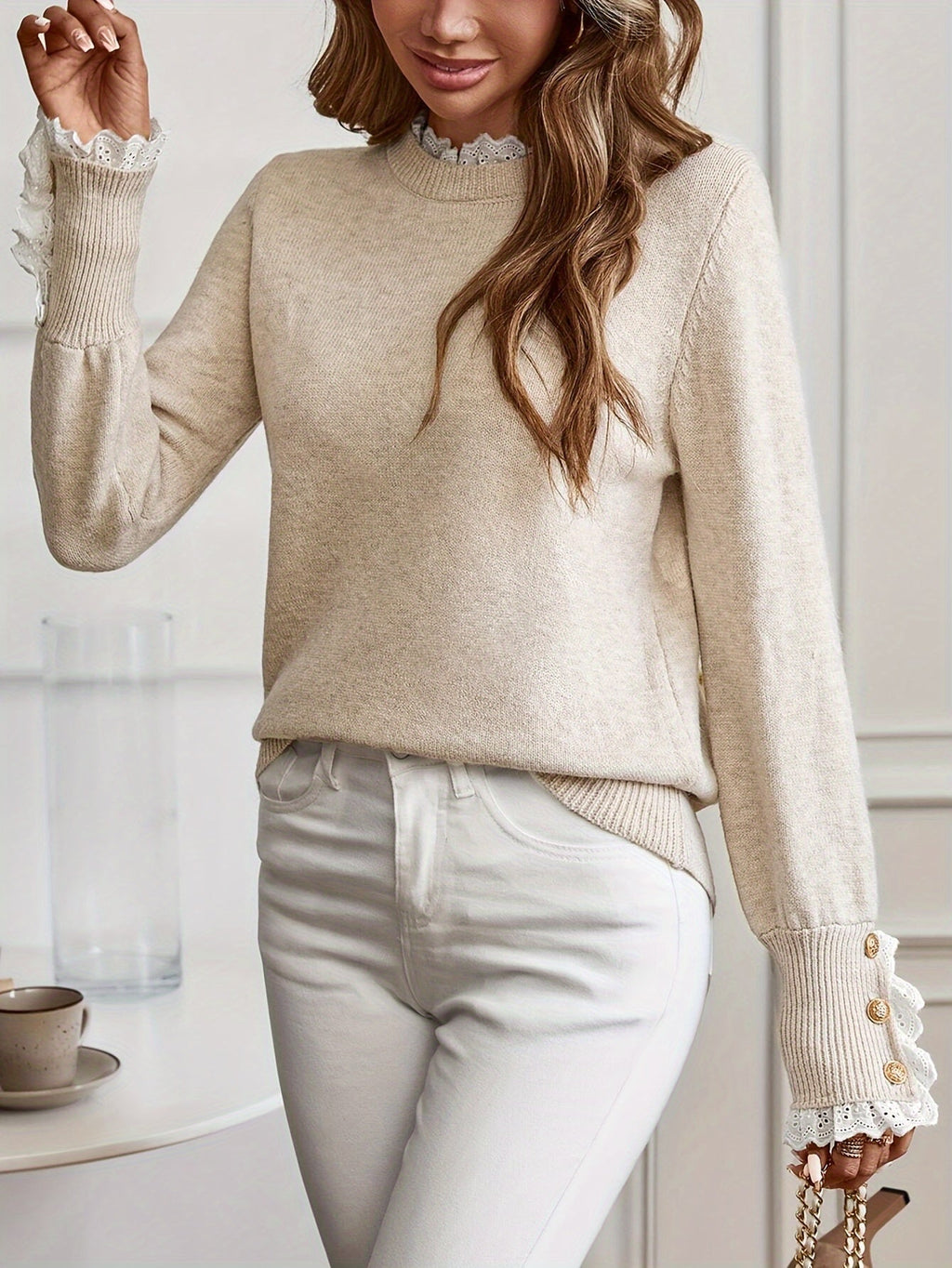 Pull pour femme avec dentelle et col rond - Élégant et doux
