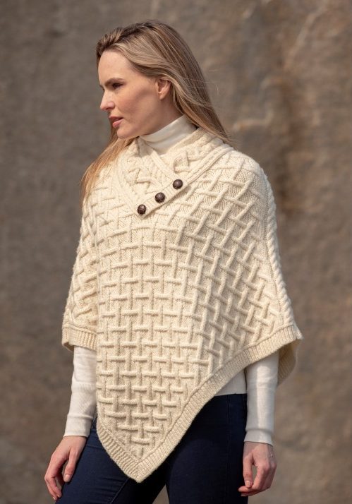 Poncho in morbida lana merino - elegante maglione naturale da donna