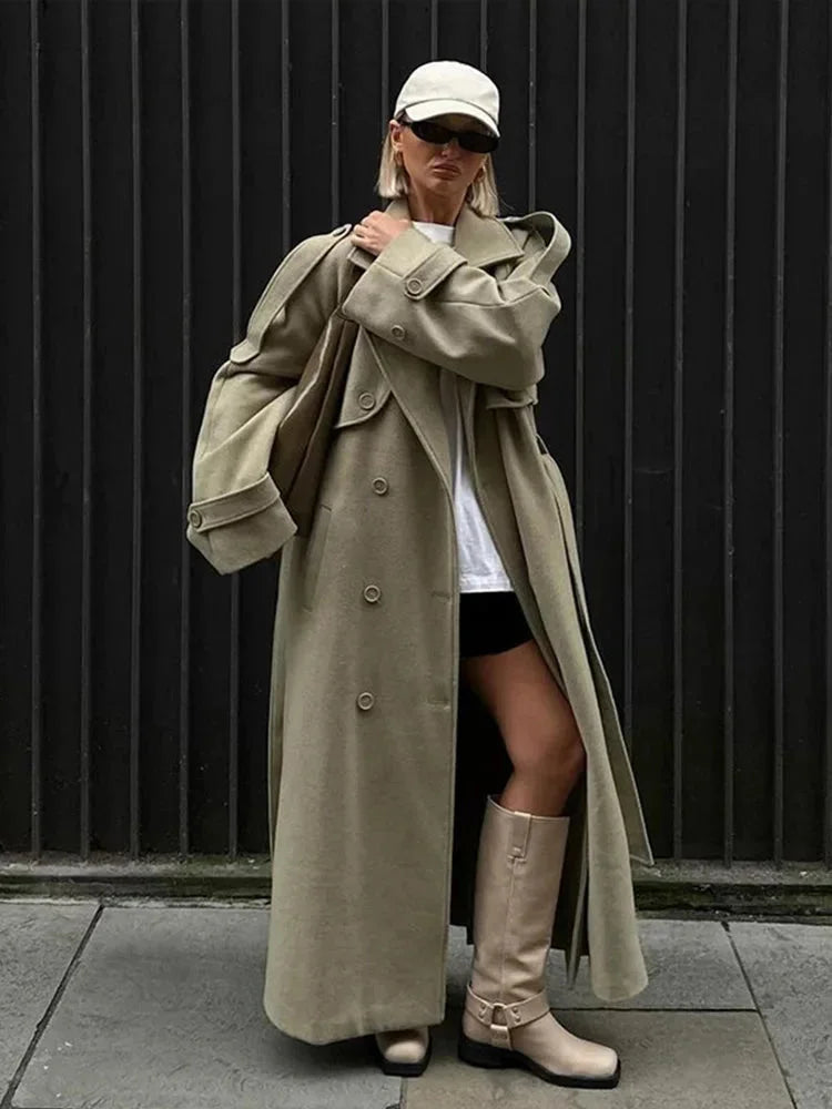 Trench long oversize femme à larges revers – Style raffiné, affirmé et contemporain