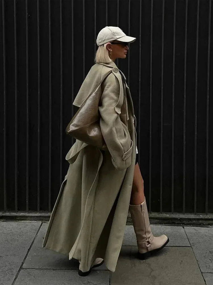 Trench long oversize femme à larges revers – Style raffiné, affirmé et contemporain