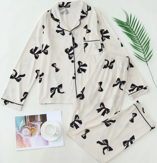 Pigiama da donna a maniche lunghe – Camicia abbottonata con motivo a nastri