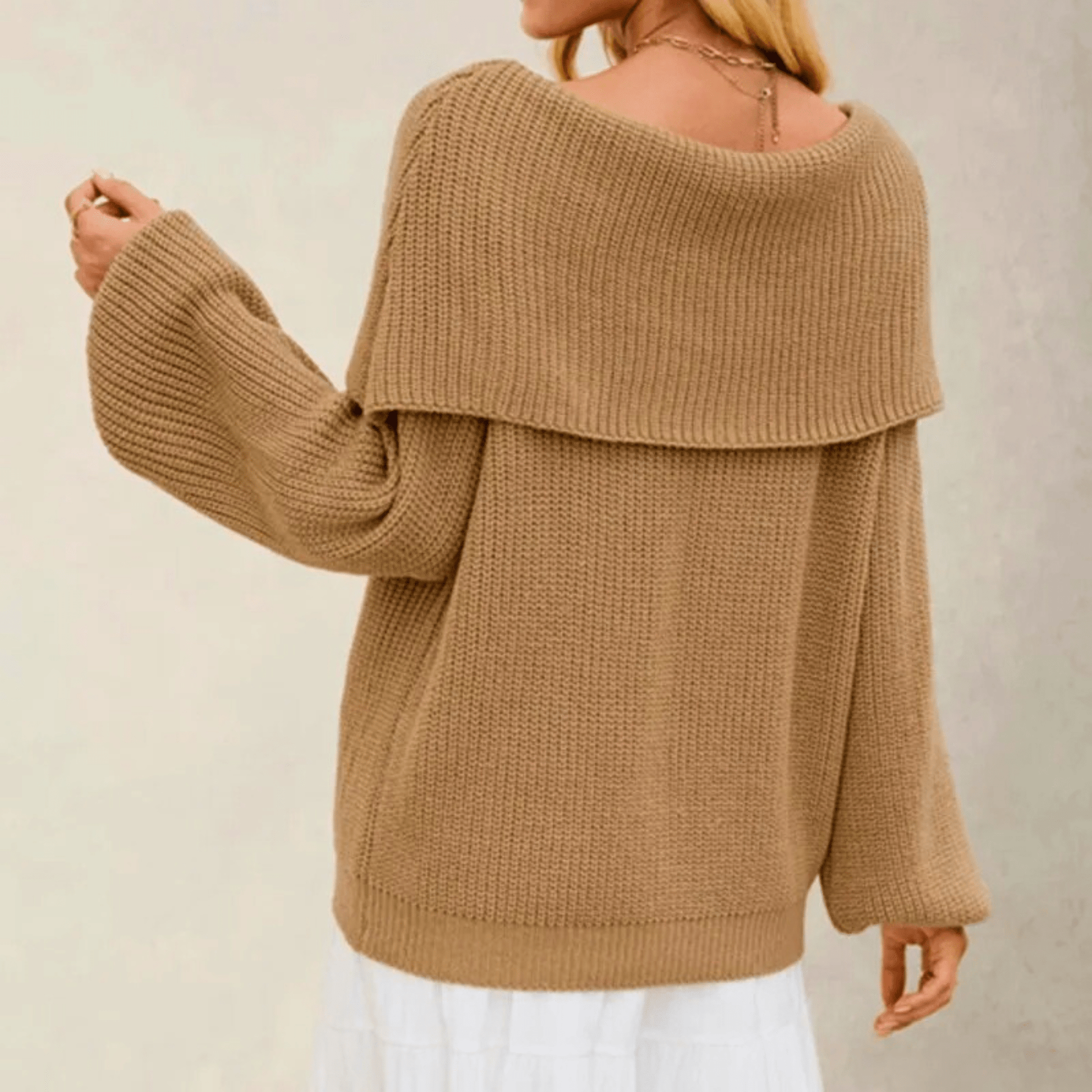 Pull femme en maille à épaules dénudées – Style doux, chic et élégant.