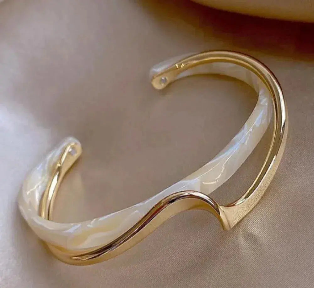 Luxury Women's White Opal Bracelet – Refined, Elegant, and Radiant Style.