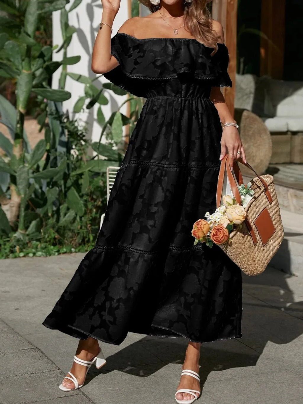 Abito lungo donna spalle scoperte jacquard e volant - Romantico ed elegante