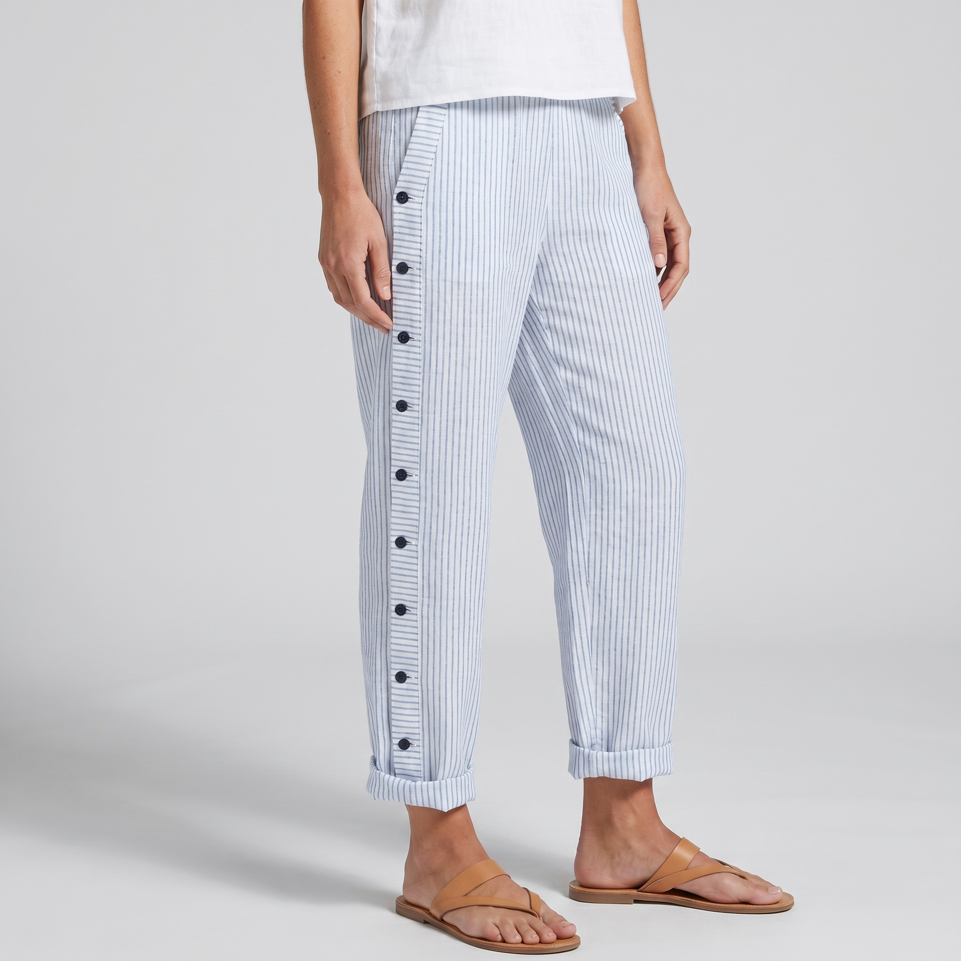 Pantaloni donna a righe con bottoni a contrasto - Chic e fluidi