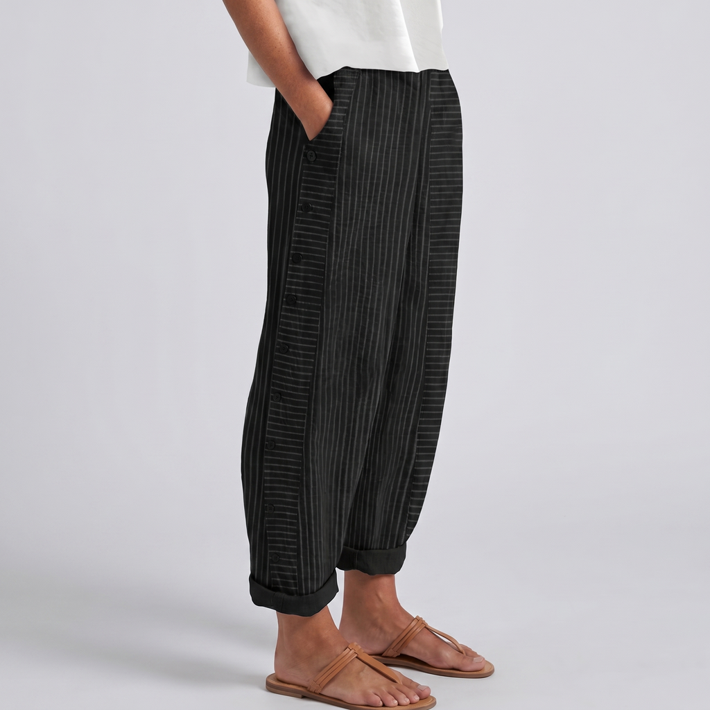 Pantaloni donna a righe con bottoni a contrasto - Chic e fluidi